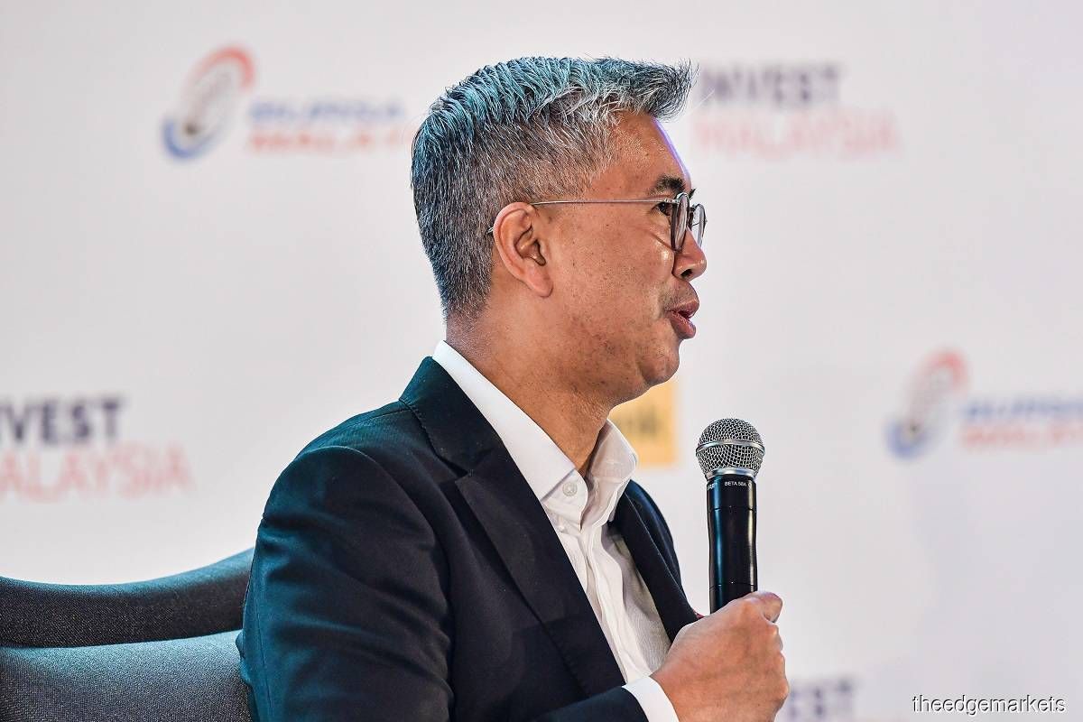 服务业、制造业、原产业三箭齐发,东姑扎夫鲁:大马去年核准投资2646亿令吉,创造14万个岗位
